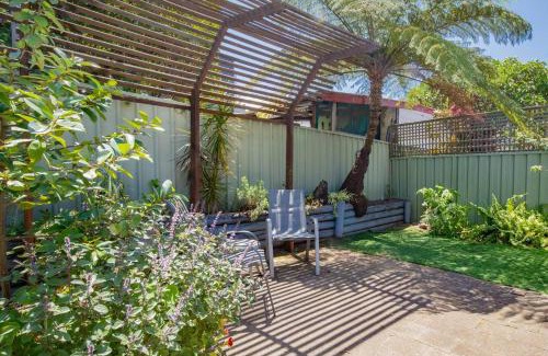 Tighes Hill House | 'The Elizabeth' A Romantic Garden Retreat for Two