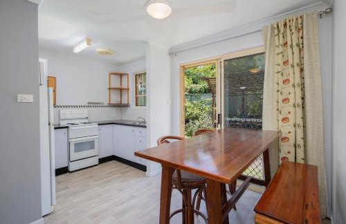 Tighes Hill House | 'The Elizabeth' A Romantic Garden Retreat for Two
