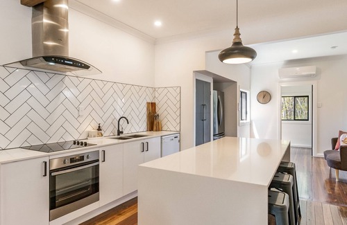 Yamba House | The Elks | Pet Friendly Home in Town