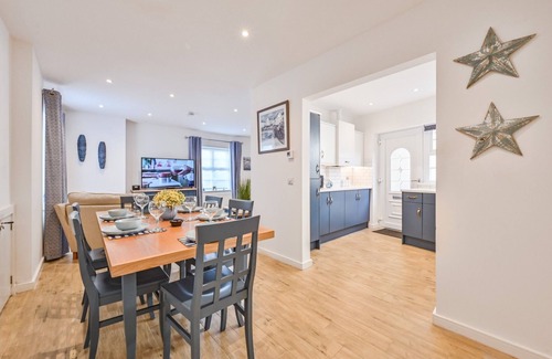 Torquay City Centre Apartment | The Ellington Court Apartment - Stunning, Chic, Two Bed Accommodation
