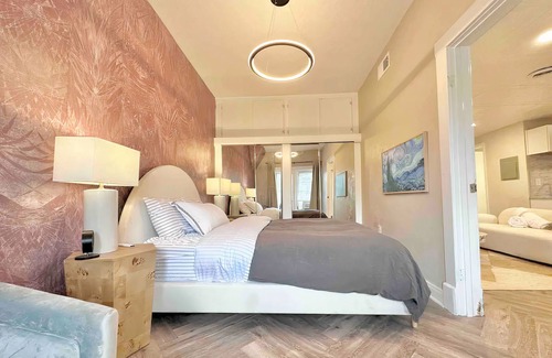 Pittsburgh Apartment | The Elliott Hotel at Highland Park