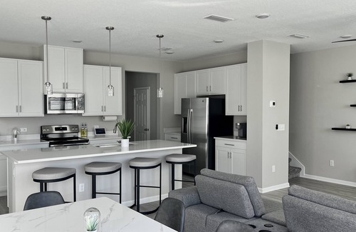 Hyde Park Villa | The Ellis Villa Oasis Near Riverside