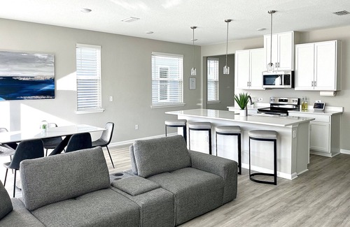 Hyde Park Villa | The Ellis Villa Oasis Near Riverside
