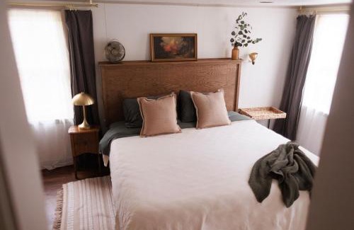 Norman House | The Elm House, Tranquil Getaway Close to Campus!