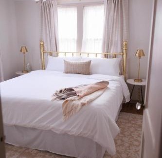 Norman House | The Elm House, Tranquil Getaway Close to Campus!