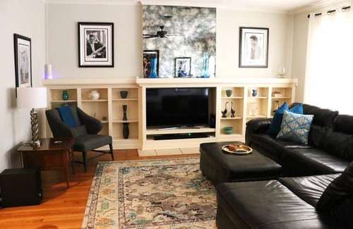 Dean Highland House | The Elvis House