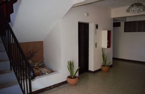 Beverly Hills Apartment | The Embassy Luxury Apt Crystal Towers I