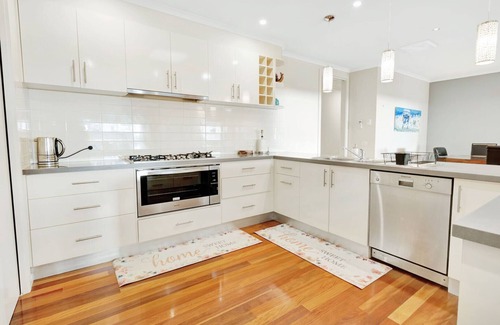 Paynesville House | The Emerald - A rejuvenating escape from the bustle of everyday life