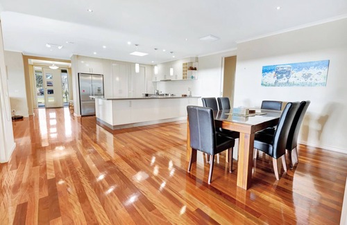 Paynesville House | The Emerald - A rejuvenating escape from the bustle of everyday life