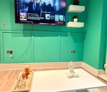 Mill Road Apartment | The Emerald Aura Stay by Staion