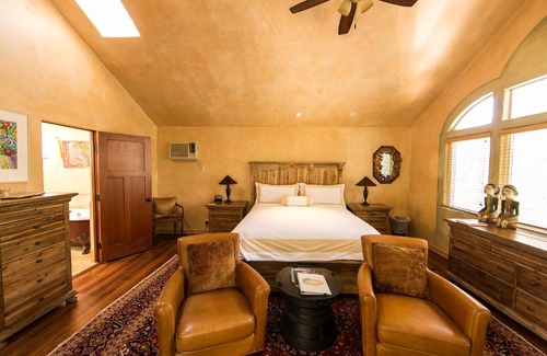 Ojai Hotel | The Emerald Iguana Inn