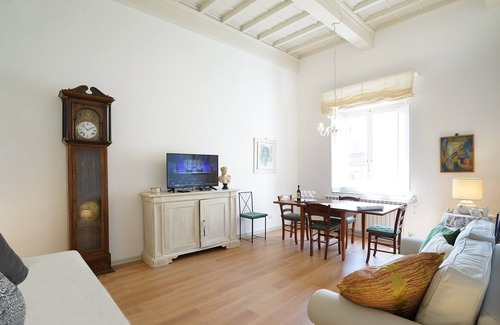 Duomo Apartment | The emotion of living in a Renaissance palace in the heart of Florence