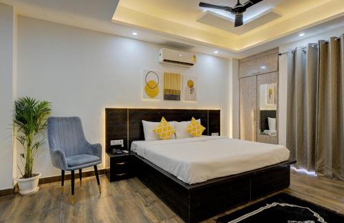 South City I Hotel | The Empire Studioz Hotel Golf Course Road Studio with Kitchen & Balcony One Horizon Center Paras Hospital Cyber City