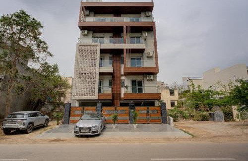 South City I Hotel | The Empire Studioz Hotel Golf Course Road Studio with Kitchen & Balcony One Horizon Center Paras Hospital Cyber City