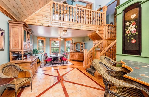 Drumheller House | The Enchanted River Cottage - River - Luxurious Cottage - Jacuzzi