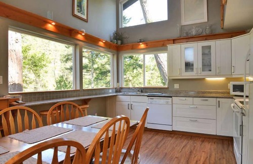 Halfmoon Bay Cottage | The Enchanted Woods Waterfront Cottage at Secret Cove