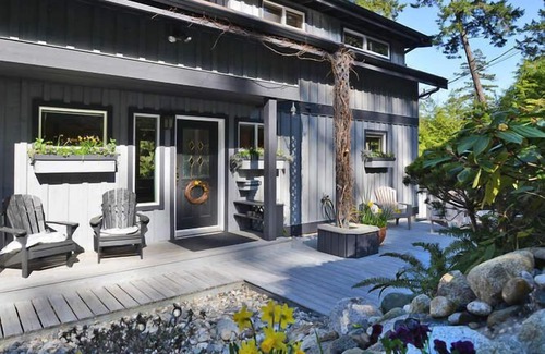 Halfmoon Bay Cottage | The Enchanted Woods Waterfront Cottage at Secret Cove