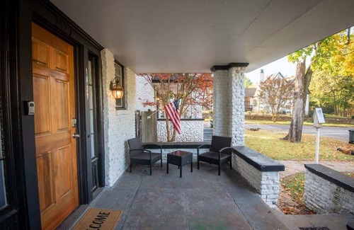 Glen Iris House | The Enchanter & Charmer - Two Homes - Sleeps 28