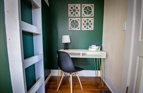 Glen Iris House | The Enchanter & Charmer - Two Homes - Sleeps 28