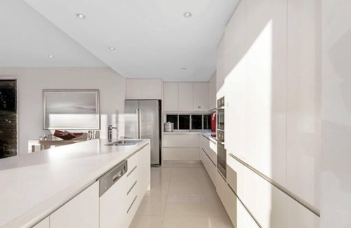 Buderim House | The entire house to yourself. A luxurious residence with panoramic costal views.