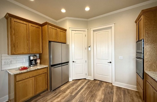 Baker City Apartment | The Entire Scenic Views Estate