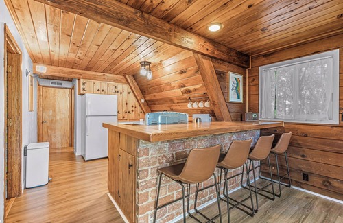 Grants Pass House | The Epic A - Hot Tub and Views on an Acre