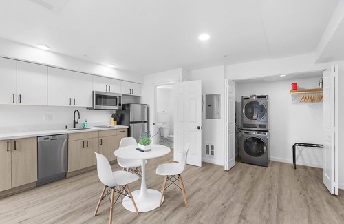 Fremont Apartment | The Equinox