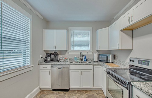 North Charleston Apartment | The Esben-ordered, musical, beautiful 1/1apartment with zero cleaning fees