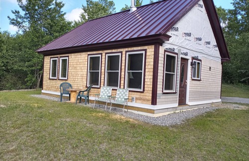 Dresden House | "The Escape" allows you a quiet, calm get away in Midcoast Maine.
