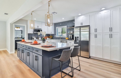 Winnetka House | The Escape Luxury Pool Home 30 minutes to Hollywood