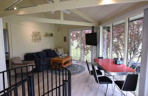 Cheat Lake House | The Escape Pod Cheat Lake, Morgantown, Hot Tub, 2Bed, 2Bath