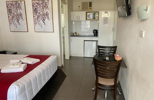 Lakes Entrance Hotel | The Esplanade Motel