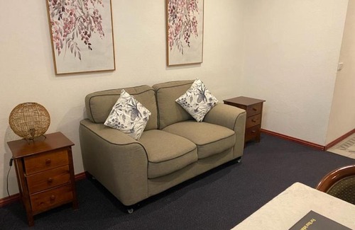 Lakes Entrance Hotel | The Esplanade Motel