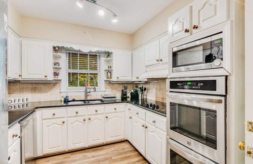 Atlanta Villa | The Estate at Emory, CDC, 7 Bedrooms, Sleeps 16
