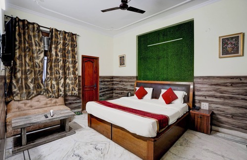 Noida House | The Everest 43
