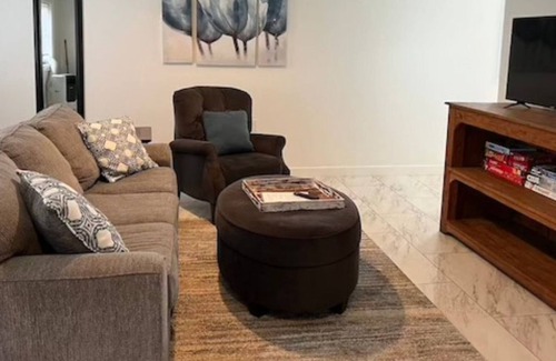 Bryson City Apartment | The Everett Suite above Dolce, Bryson City, walk to restaurants and GSMRailroad