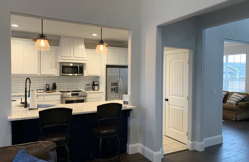 Ardmore House | THE EXECUTIVE TWO STORY “WHERE TO STAY WHEN YOUR AWAY”(JACUZZI, ADA COMPLIANT)