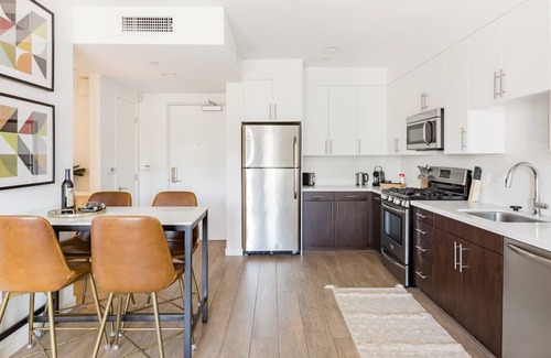 Carthay Circle Condo | The Eye One-Bedroom Suite