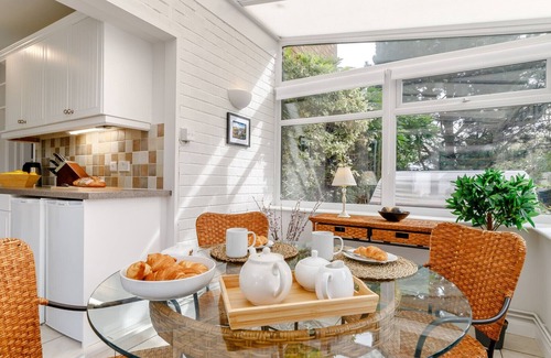 Ashbourne House | The Eyrie - Three Bedroom House, Sleeps 6