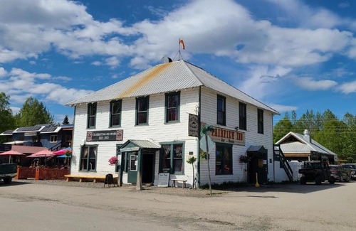Talkeetna Hotel | The Fairview Inn