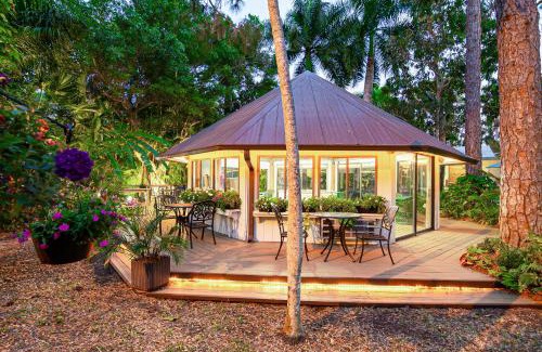 Palm River Estates Hotel | The Fairways Inn of Naples