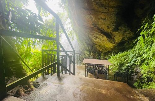 Elappara House | The Falls at Mangal Caverns