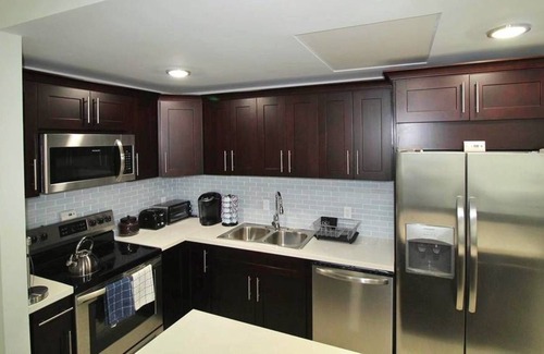 Princeton House | The Fanta Sea House - New and Modern close to MIA Zoo, Homestead Speedway & Entrance