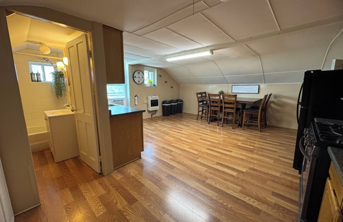 Lancaster Apartment | “The Farm” 2-bedroom apartment in Lancaster with AC