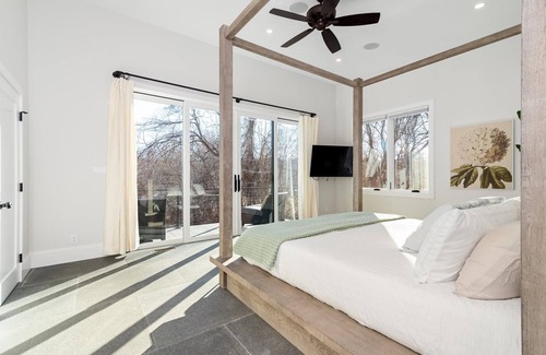 Martinsburg House | The Farm's Luxury Getaway on The Potomac