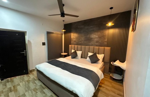 Amritpur Hotel | The FarmHouse Cafe & Lounge