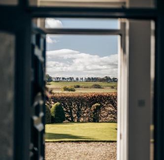 Murthill House | The Farmhouse - Countryside Escape with Hot Tub