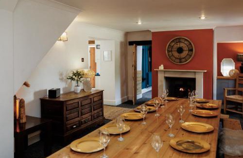 Upton Cheyney House | The Farmhouse with two hot tubs