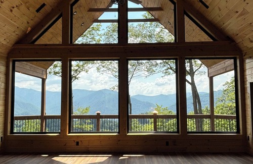 Maggie Valley Cabin | The Father’s House- Sister Cabins are 4 Loves Lodge & Serenity Mountain Retreat