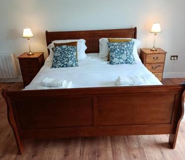 Kilmuckridge Bed & Breakfast | The Feathered Nest Room at The Cracked Hen